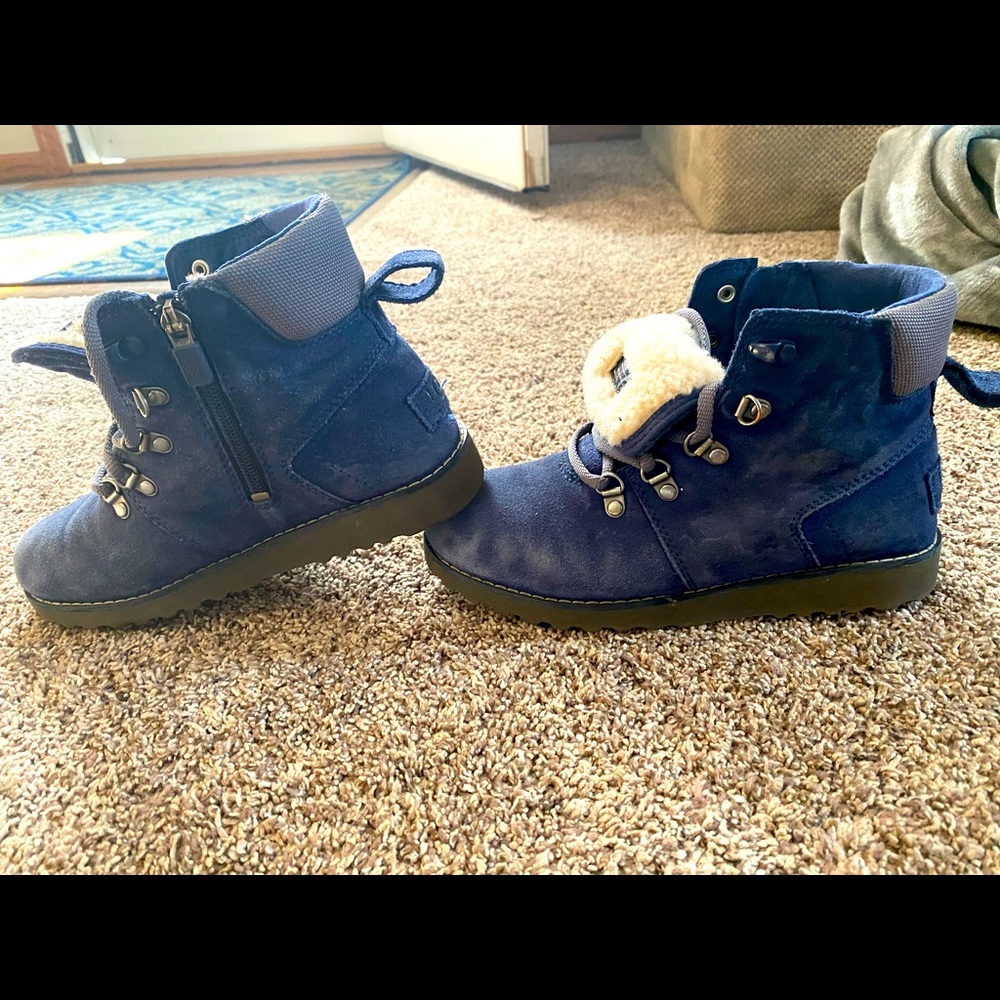 Boys size 3 UGG’s